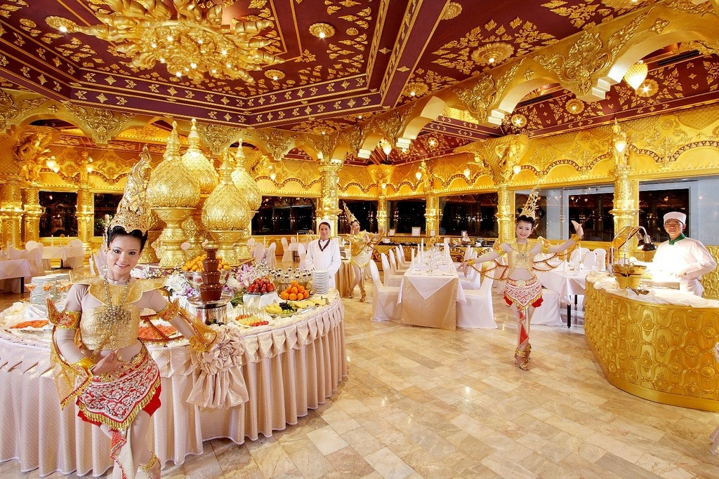 Ресторан на пляже Банг Тао 