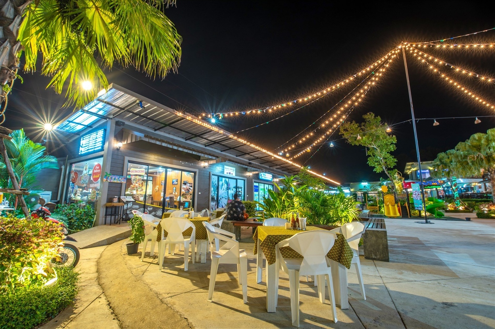 Торговый центр Mai Khao Plaza