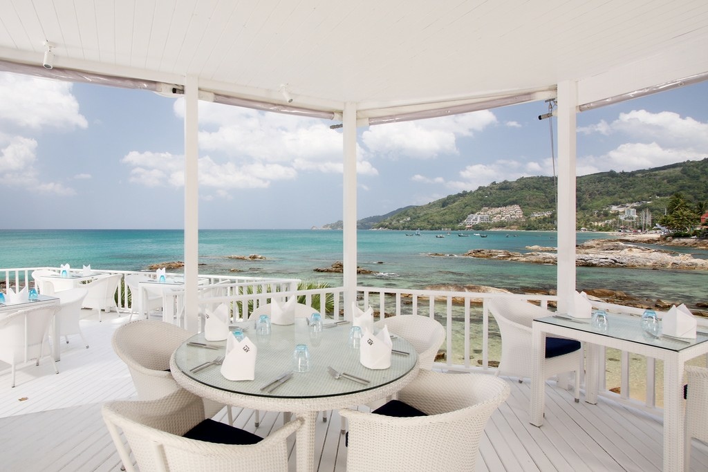 Ресторан на пляже Патонг